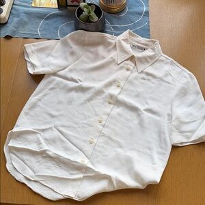cream-colored short sleeve blouse